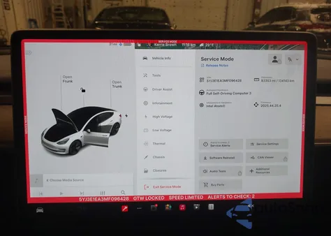 2021 Tesla Model 3 Standard Range Plus Rear-Wheel Drive z USA, uszkodzony, nr VIN 5YJ3E1EA3MF096428